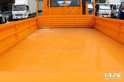 霸鈴V6配小8擋變速箱，雙聯屏科技助力，讓爬坡更從容